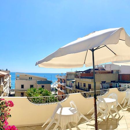 Hotel Sylesia Letojanni Bagian luar foto