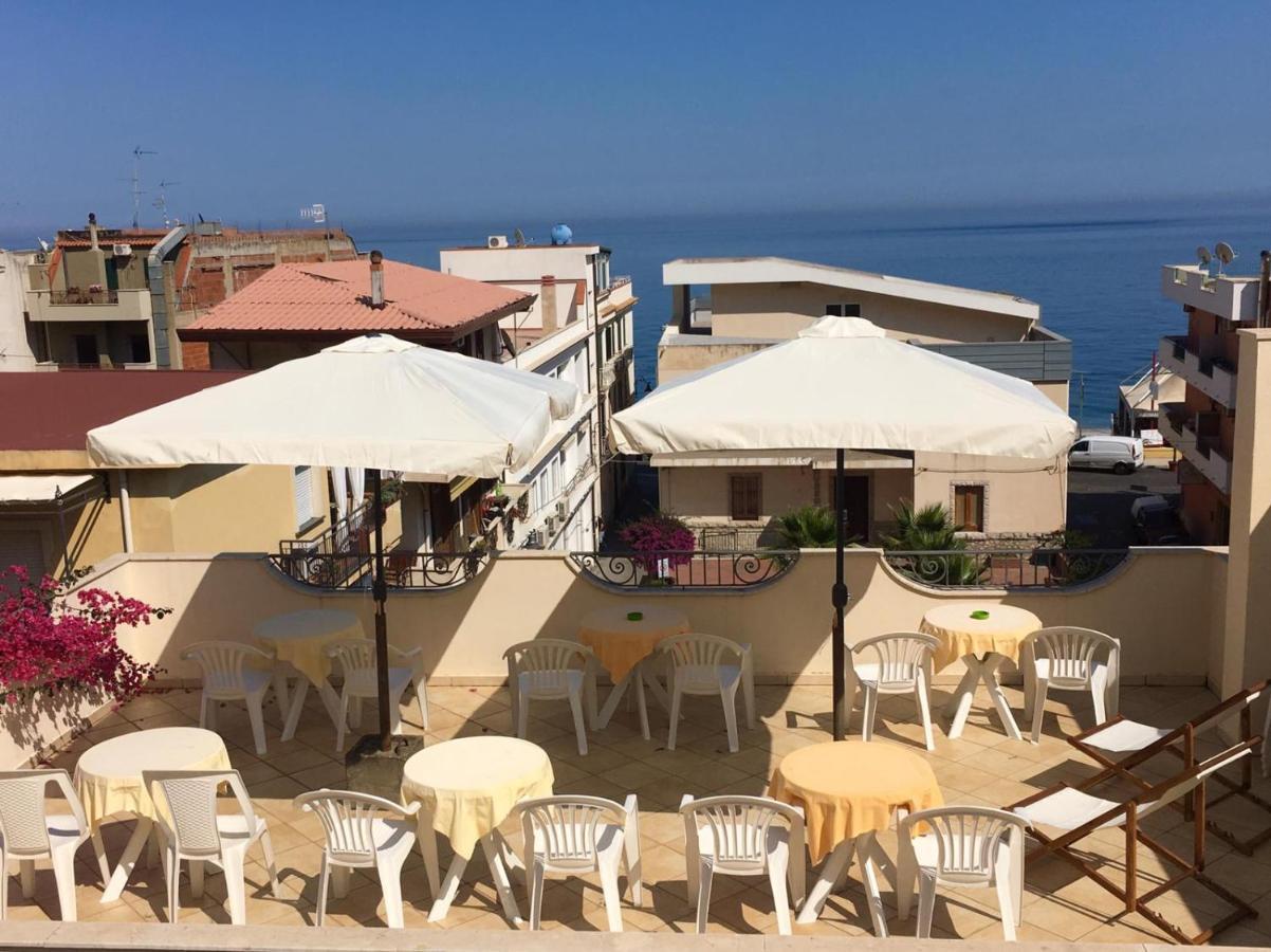 Hotel Sylesia Letojanni Bagian luar foto