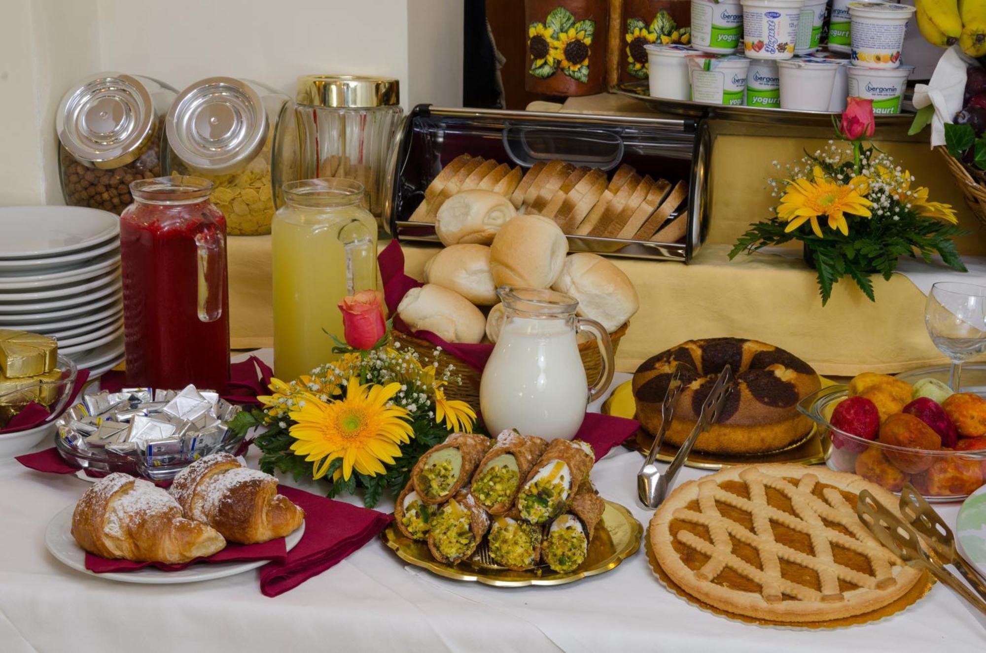 Hotel Sylesia Letojanni Bagian luar foto