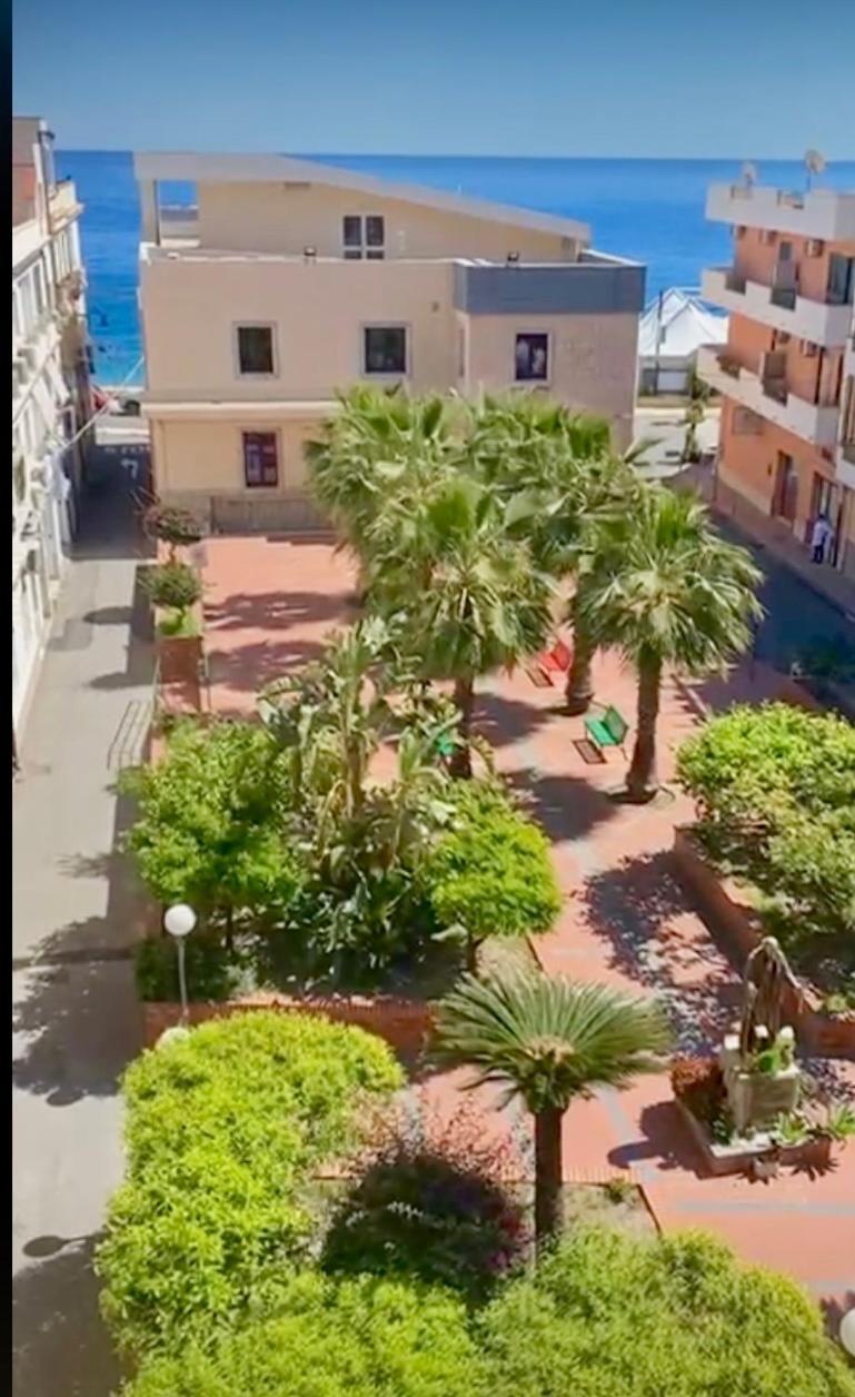 Hotel Sylesia Letojanni Bagian luar foto