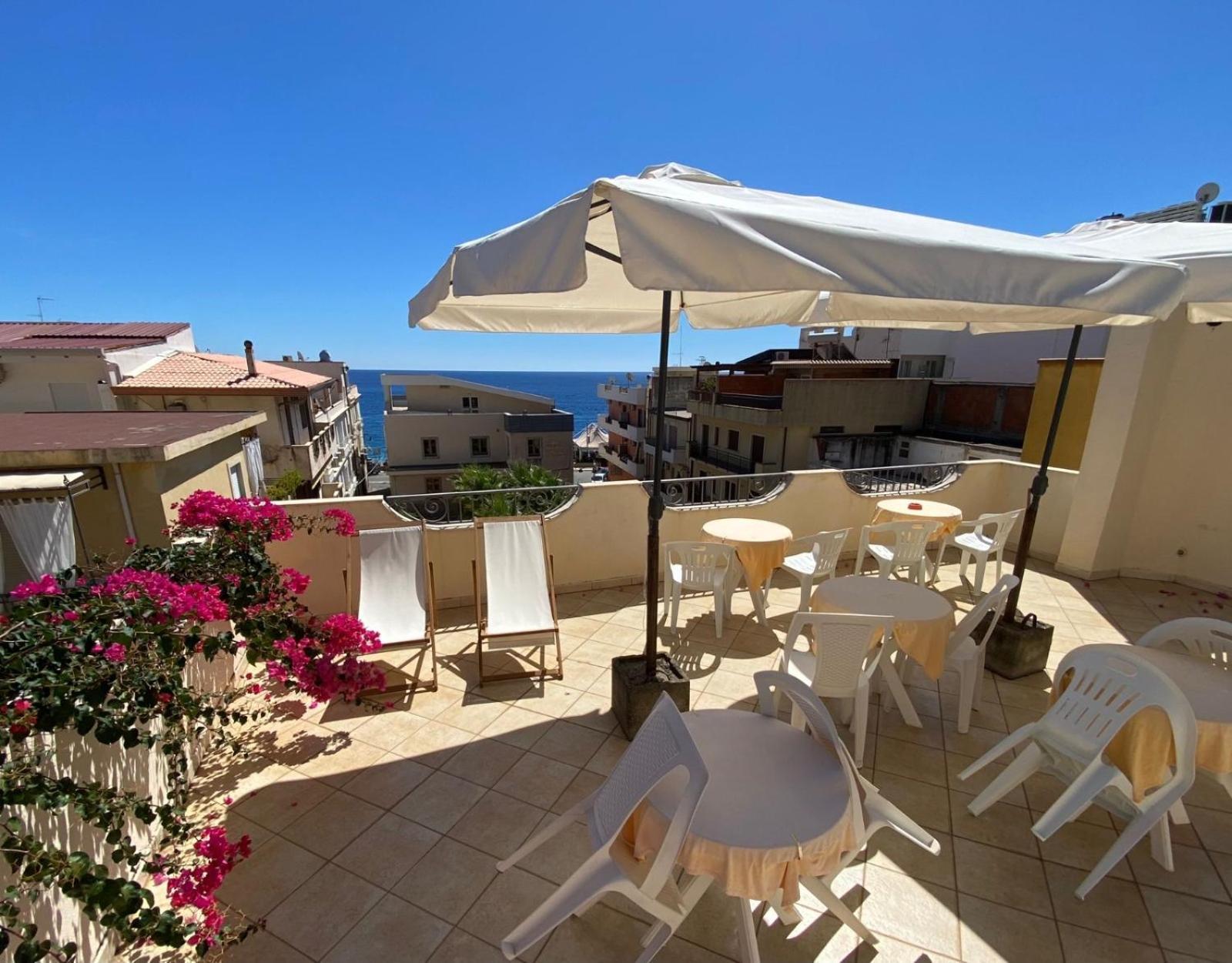 Hotel Sylesia Letojanni Bagian luar foto