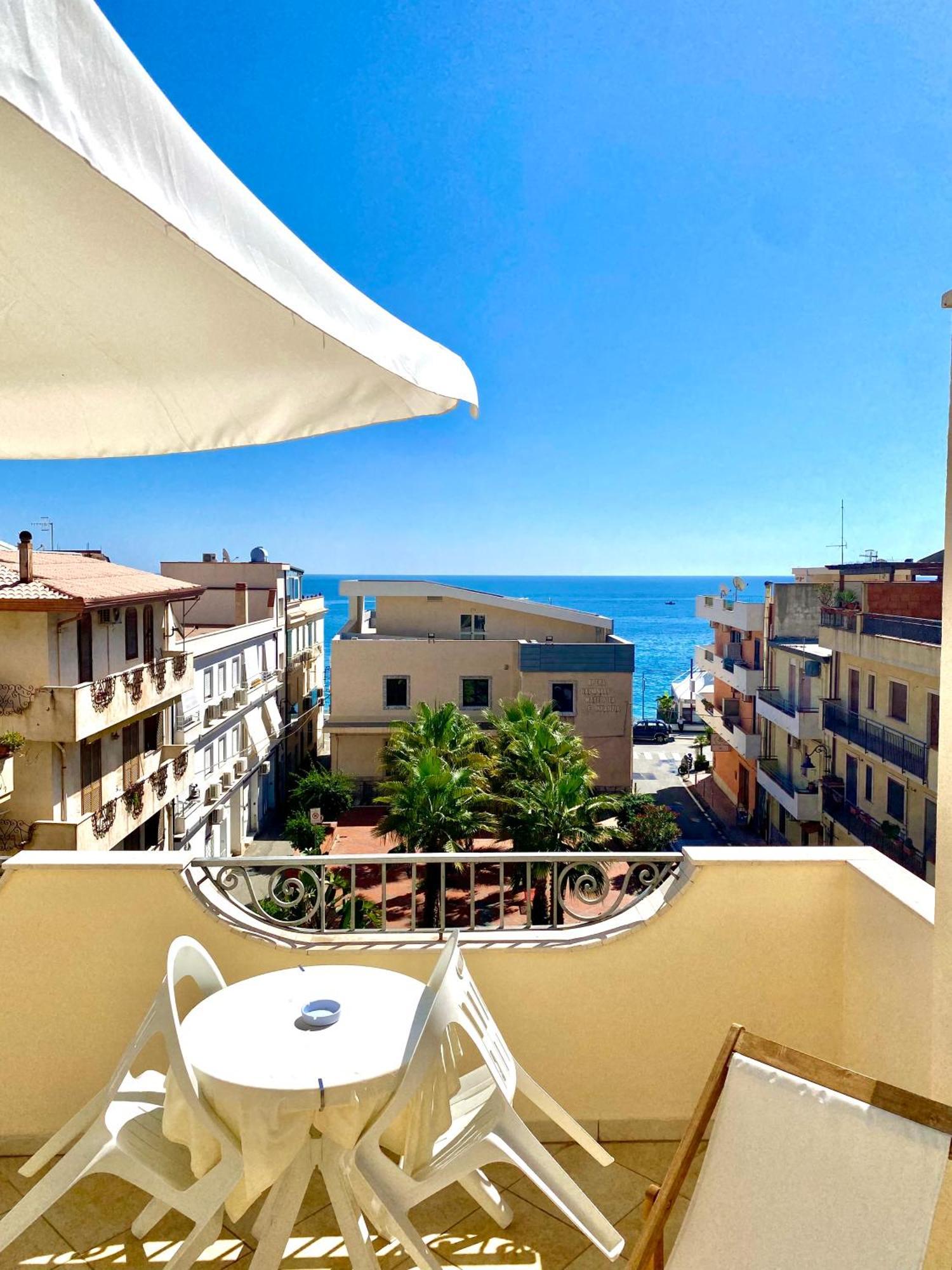 Hotel Sylesia Letojanni Bagian luar foto