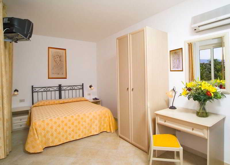 Hotel Sylesia Letojanni Bagian luar foto