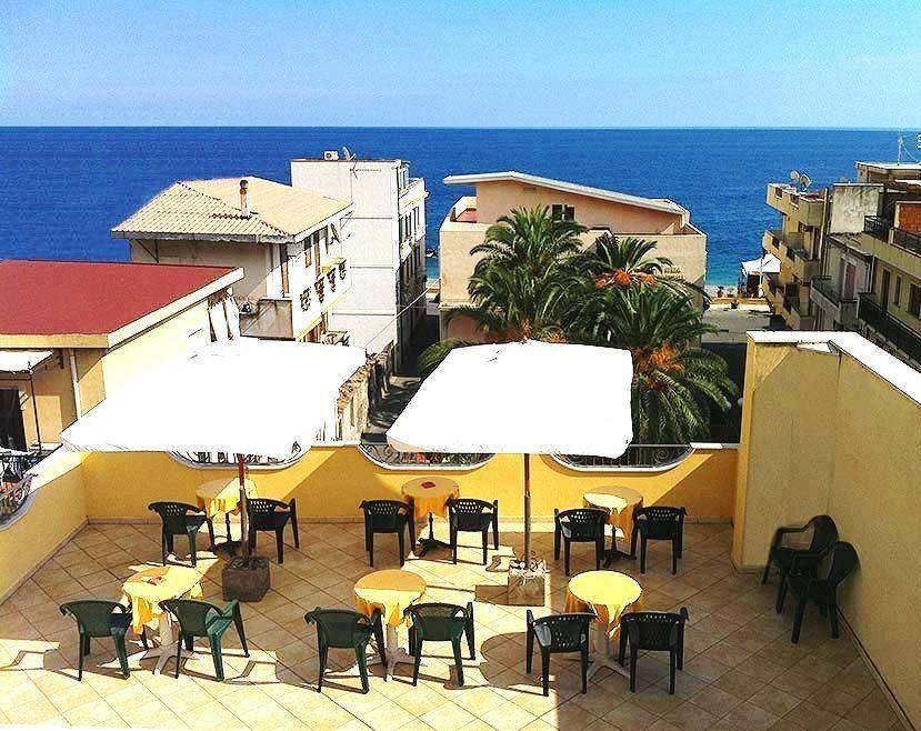 Hotel Sylesia Letojanni Bagian luar foto